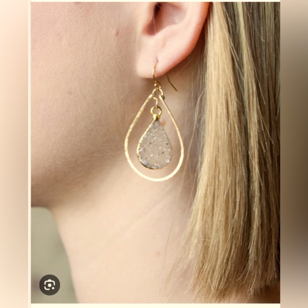 🌺🌸Woman earrings. Baskin teardrop earrings